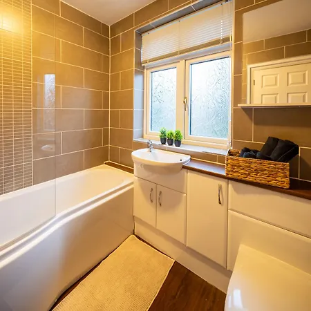 Cozy Contractor 5 Bedroom 2bath Wifi Parking Smart Tv בית נופש בריסטול